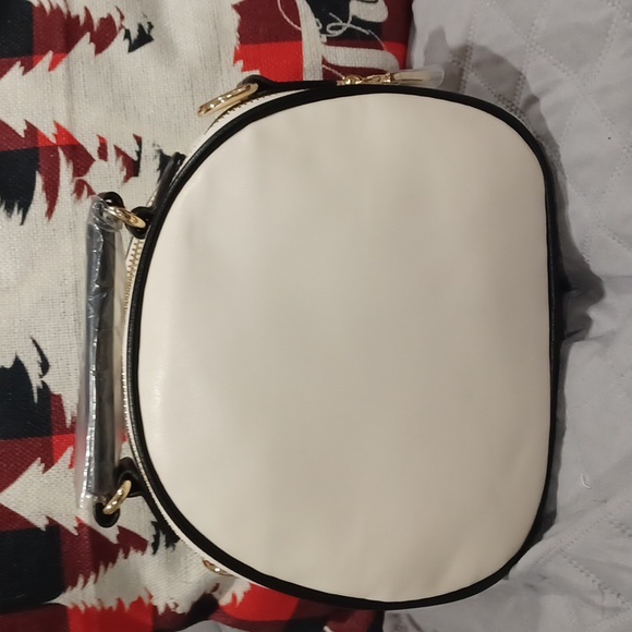 NEW * Beibaobao crossbows bag.  Has crossbody strap! And pompom. Kitty i… - Picture 4 of 5